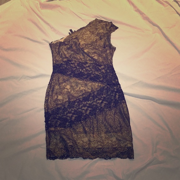 CHRISTMAS BEBE ONE SHOULDER DRESS - Picture 1 of 5